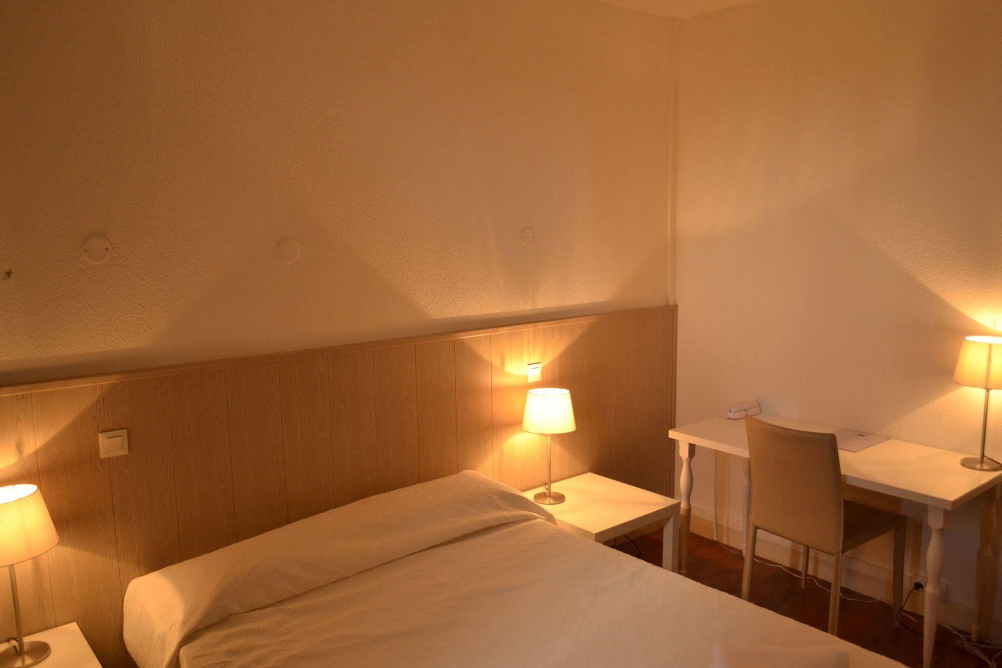 Hotel Des Vignes Rivesaltes Bagian luar foto