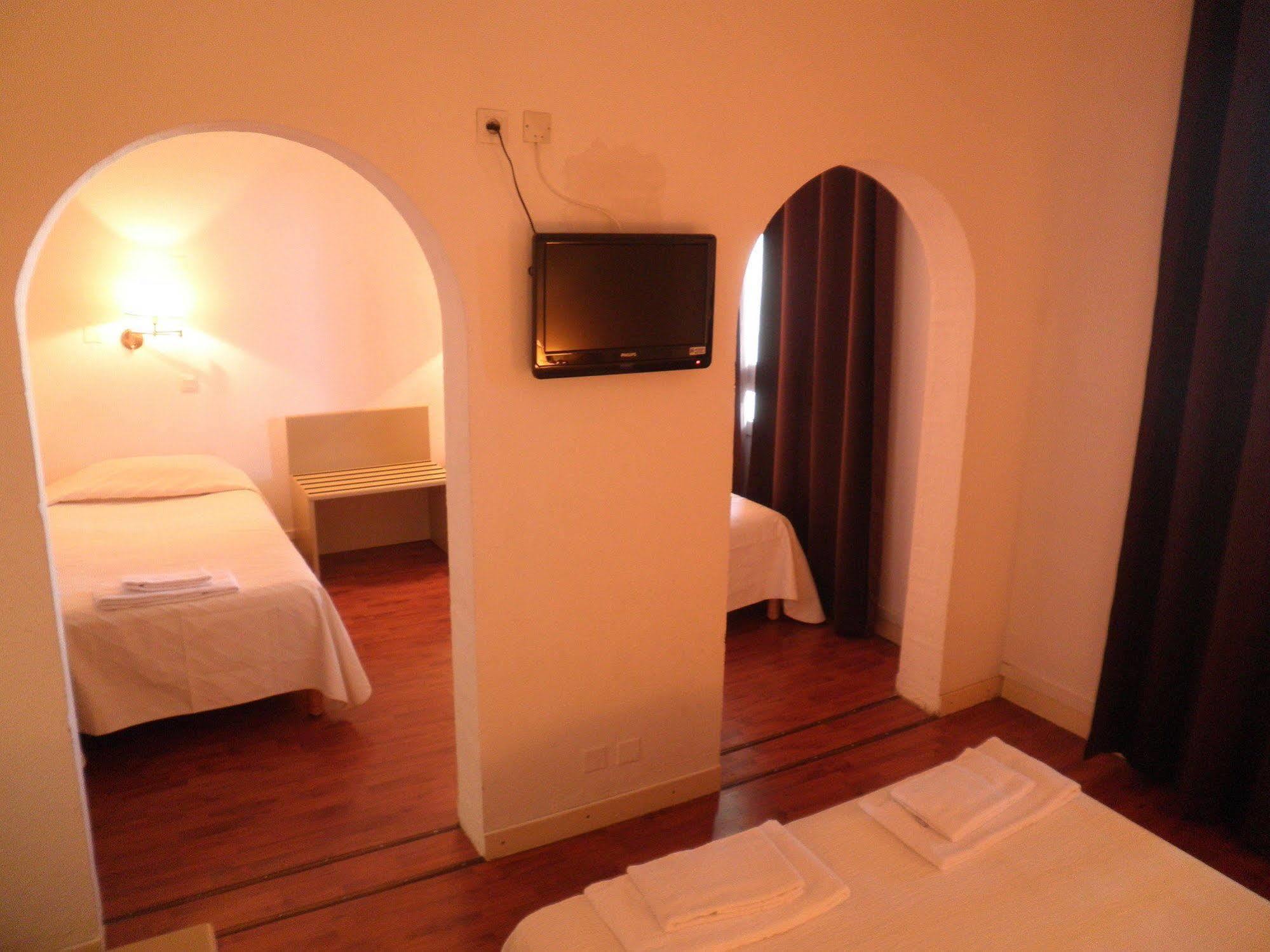 Hotel Des Vignes Rivesaltes Bagian luar foto