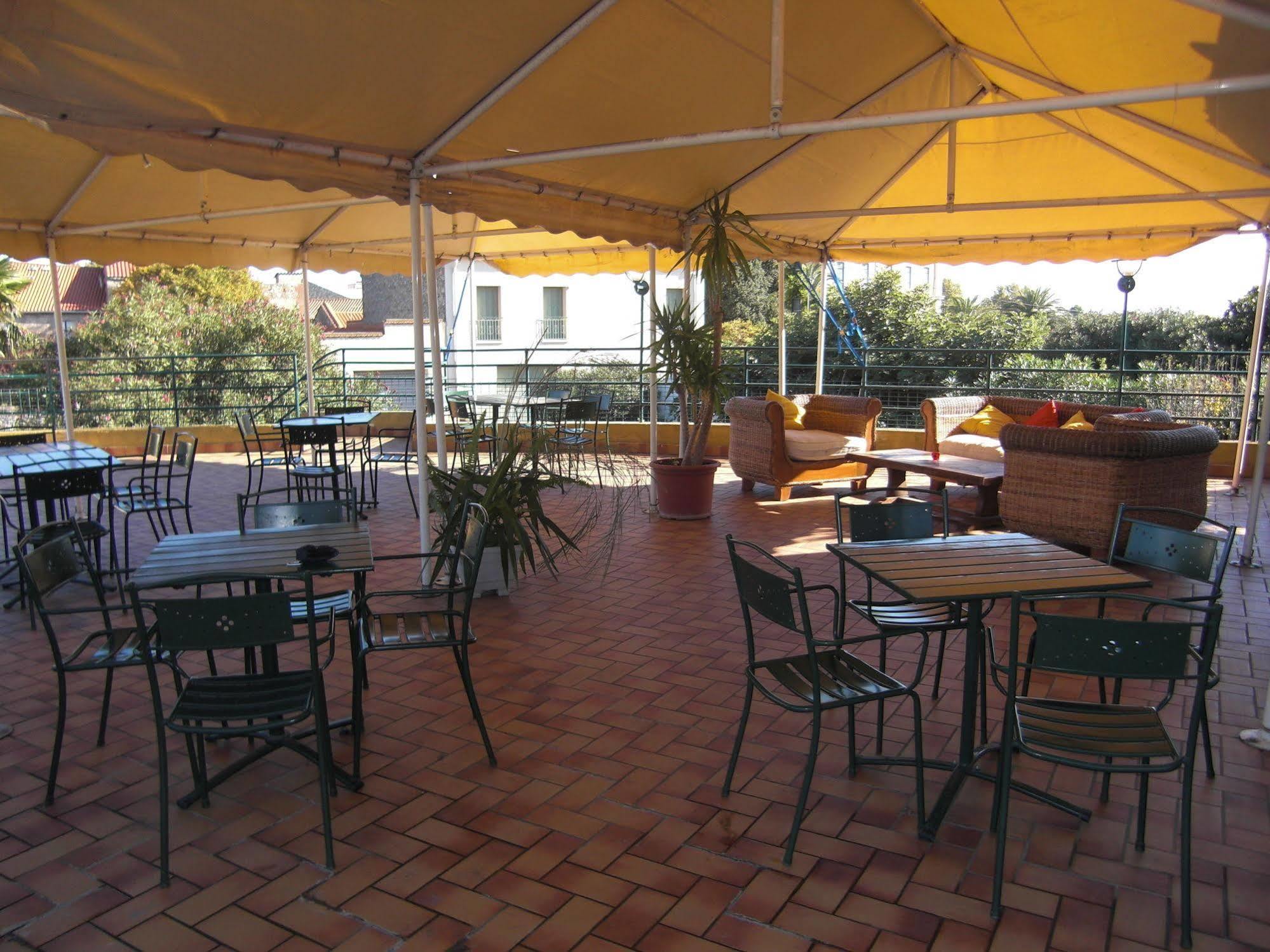 Hotel Des Vignes Rivesaltes Bagian luar foto