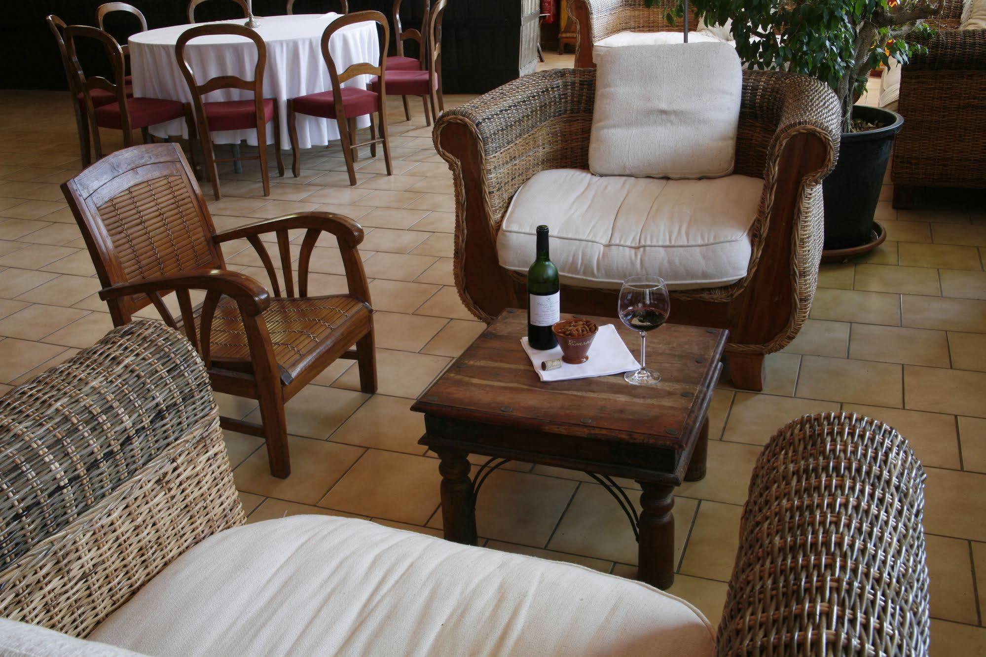 Hotel Des Vignes Rivesaltes Bagian luar foto