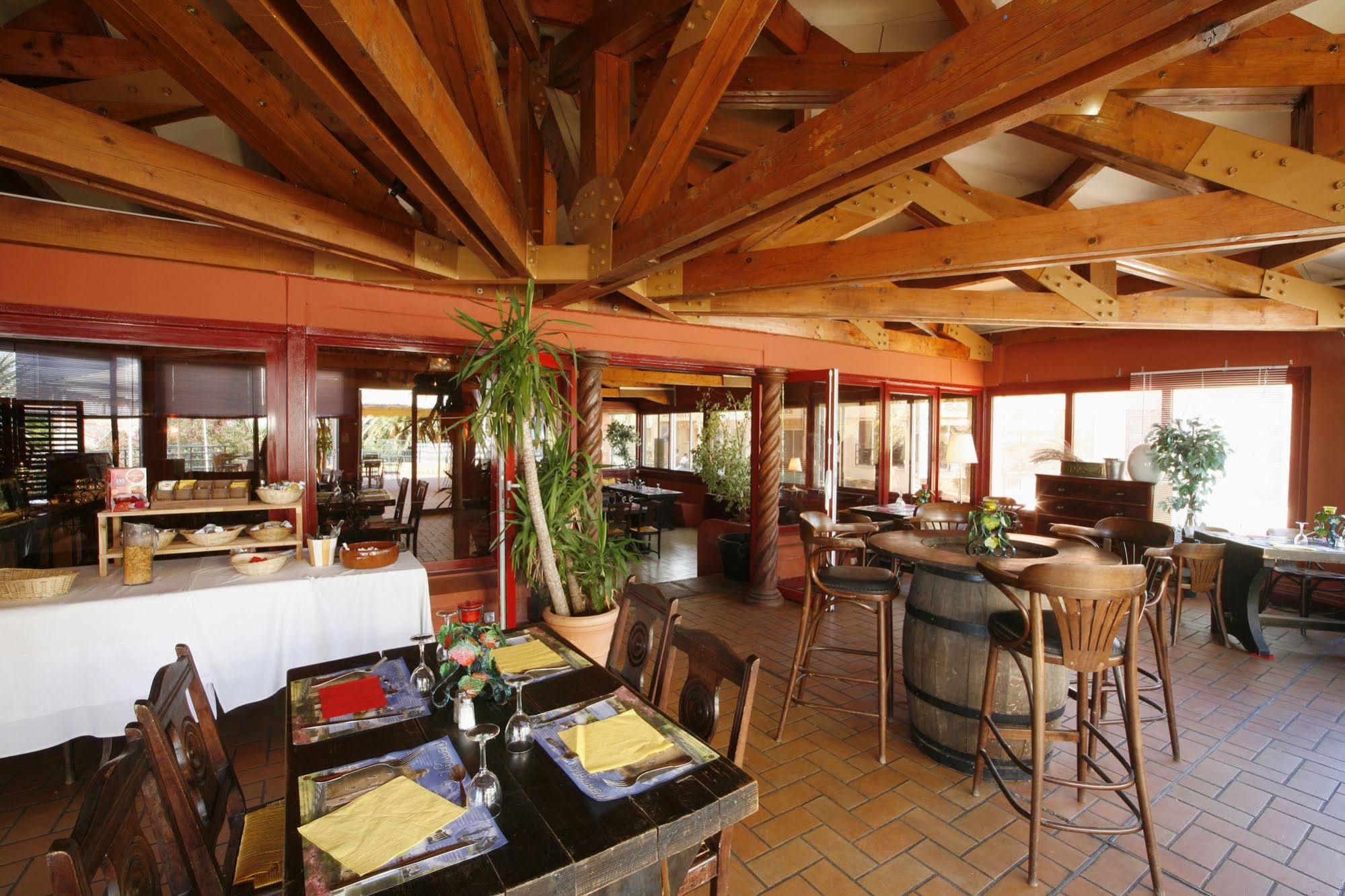 Hotel Des Vignes Rivesaltes Bagian luar foto