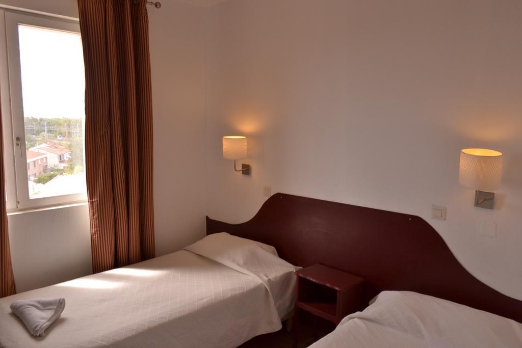 Hotel Des Vignes Rivesaltes Bagian luar foto